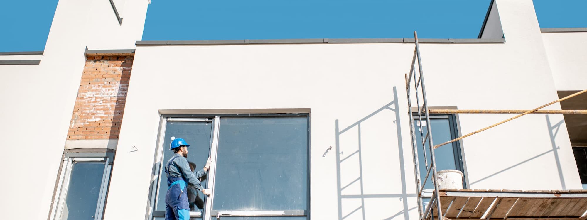 ADOBESTOCK_233791129 2000X750 | Isolaxe Crépi, bardage ou peinture : quel revêtement choisir pour un ravalement durable et esthétique ? Wittenheim