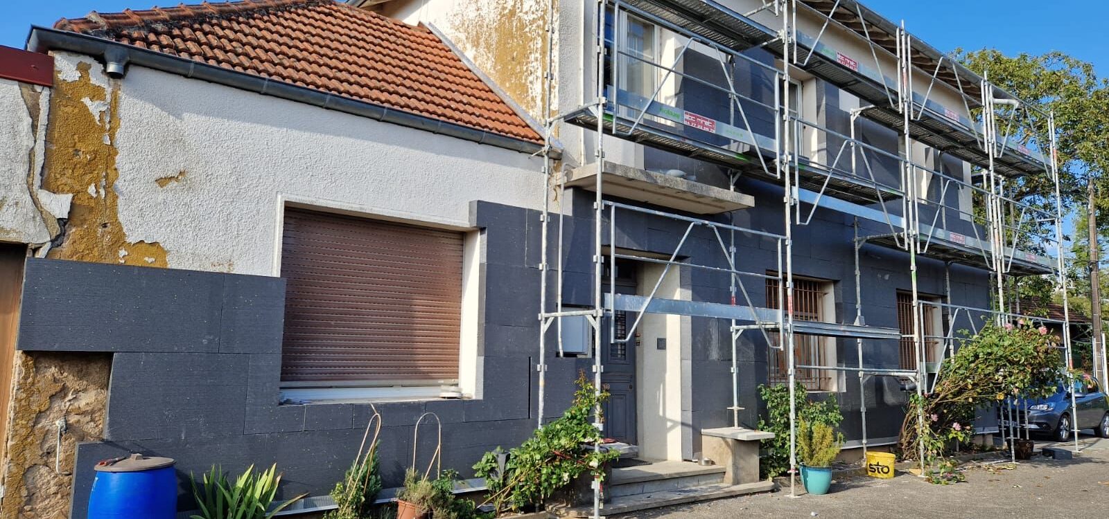 ISOLAXE052 1600X750 | Isolaxe Soufflage, épandage ou panneaux : quelle technique d’isolation est la plus adaptée à votre façade ? Valentigney